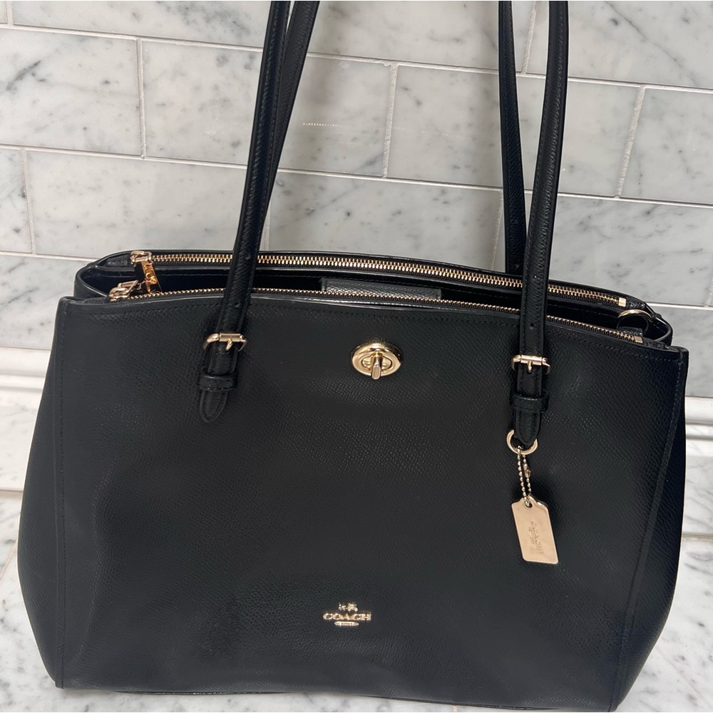 COACH Black Tote with magnetic and zipper closures in middle, Gold hardware
